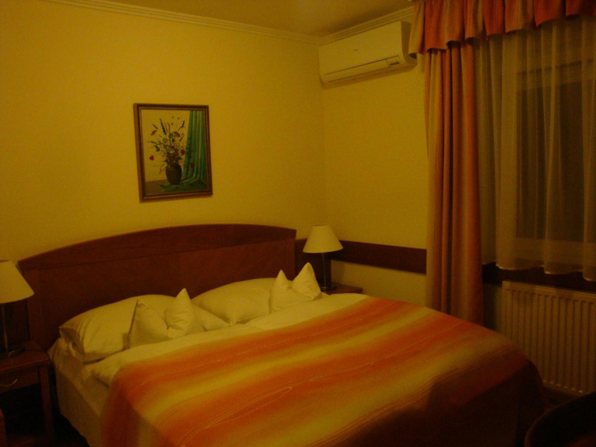 Fortuna Villa Heviz Ruang foto