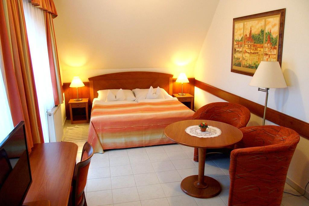 Fortuna Villa Heviz Bagian luar foto